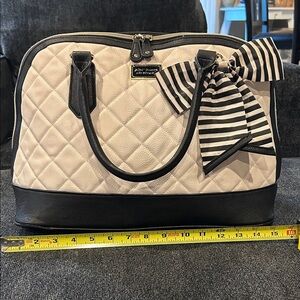 Betsey Johnson -M/L - Quilted Cream and Black Bow handbag